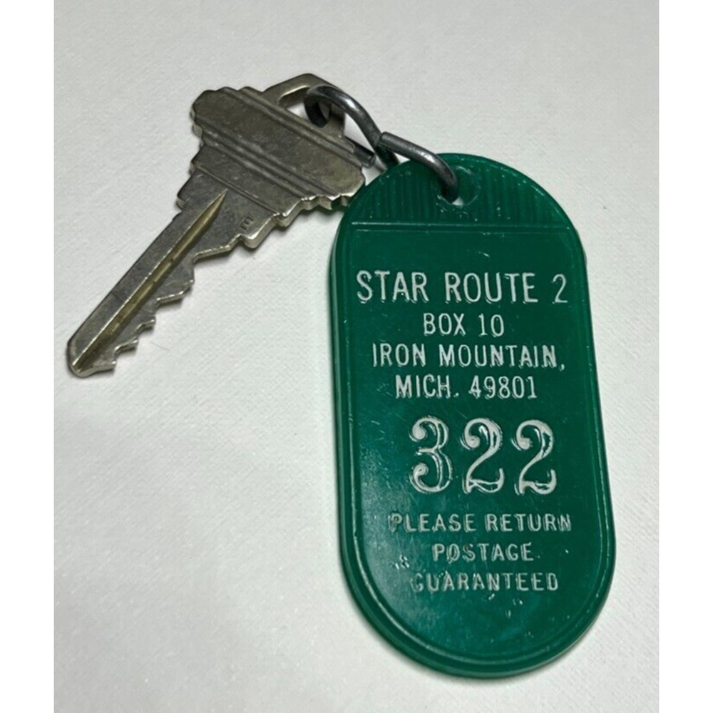 Vintage Star Route 2 Iron Mountain, Michigain Green Hotel Key Fob Room #322
